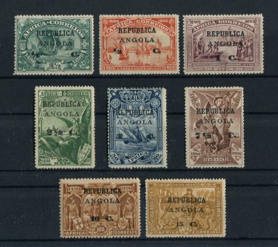 1913 - Afinsa nº 118/125. 4º Centenário...para a India. Angola sobre Africa com Républica. Série completa nova, COM CHARNEIRA (*) e goma original. Em boas condições.