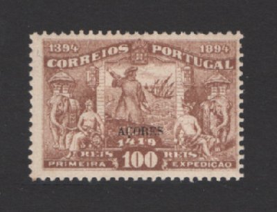 1894 - Afinsa nº 68. Infante D. Henrique. Selo de 100 reis NOVO, COM CHARNEIRA (*) e goma original. Em boas condições.
