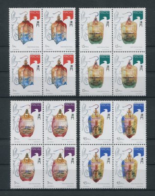 1996 - Afinsa nº 820/823. Gaiolas Tradicionais Chinesas. Séries completas EM QUADRAS. Novas SEM CHARNEIRA (**) e com goma original. Em boas condições.