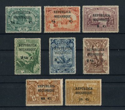1913 - Afinsa nº 129/136. 4º Cent. Descobrimento Mar. para a índia. Sobre África. Série completa nova COM CHARNEIRA (*) e goma original. Em boas condições.