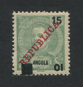 1912 - Afinsa nº 115. D. Carlos I com sobretaxa. Selo de 10r/15r novo COM CHARNEIRA (*) e goma original. SOBRECARGA INVERTIDA. Em boas condições.
