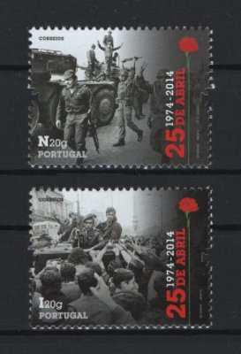 2014 - Afinsa nº 4425/4426. 40 Anos - 25 de Abril. Série completa nova sem charneira. Goma original. Em boas condições.