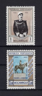 1956 - Afinsa nº 422/423. Centenário de Mousinho de Albuquerque. Série completa nova SEM CHARNEIRA (**) e com goma original. Em boas condições.