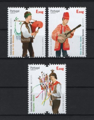 2014 - Afinsa nº 4440/4442. Europa - Instrumentos Musicais Nacionais. Série completa nova sem charneira. Goma original. Em boas condições.