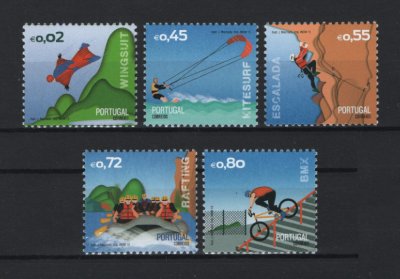 2015 - Afinsa nº 4551/4555. Desportos Radicais (2º grupo). Série completa nova sem charneira. Goma original. Em boas condições.