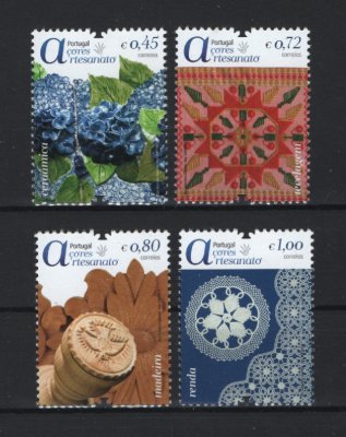 2015 - Afinsa nº 4580/4583. Artesanato do Açores. Série completa nova sem charneira. Goma original. Em boas condições.