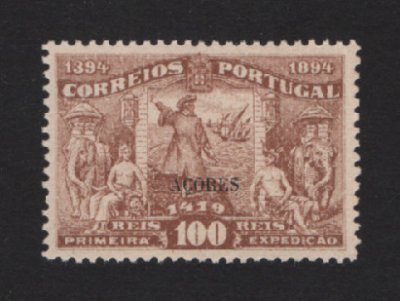 1894 - Afinsa nº 68. Infante D. Henrique. Selo de 100 reis NOVO, COM CHARNEIRA (*) e goma original. Pequeno vinco.
