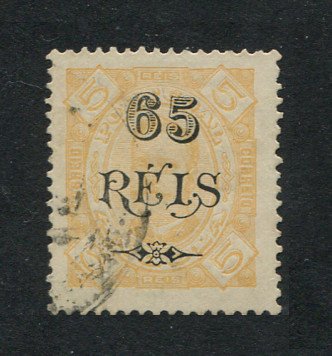 1902 - Afinsa nº 62d. D. Carlos I com sobretaxa. Selo de 65r/5r usado. Denteado 13 1/2, papel pontinhado. Com CERTIFICADO DE PERITAGEM (CERTIFICATE). Em boas condições.