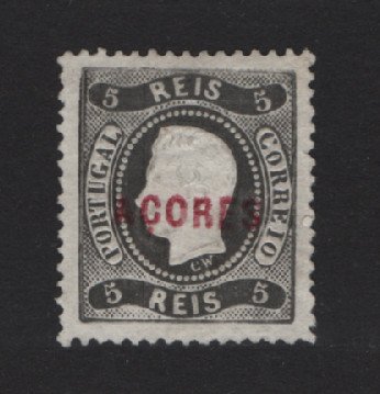 1868 - Afinsa nº 7. D. Luis I. Fita curva. Selo de 5 reis NOVO, SEM GOMA. Tem o cunho ligeiramente aberto.