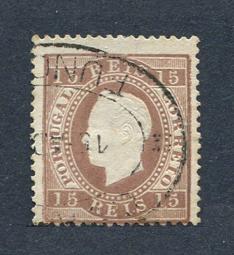 1870/6 - Afinsa nº 38C. D. Luis I, fita direita.Selo de 15 reis usado. Papel liso, denteado 13 1/2. Tem o cunho aberto com uma pequena reparação.