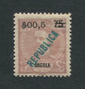 1920 - NÃO EMITIDO nº 4. D. Carlos I com sobrecarga local REPUBLICA e sobretaxa. Selo de $00,5/75r novo, COM CHARNEIRA (*) e com goma original. Em boas condições.