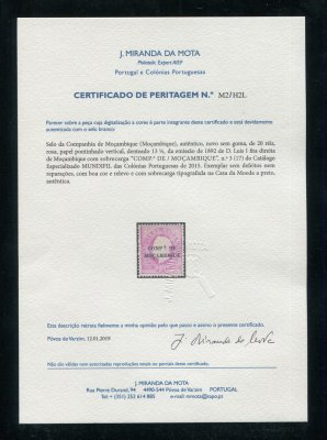 1892 - Afinsa nº 3G. D. Luis com sobrecarga. Selo de 20r novo sem goma como usual. Denteado 13 1/2, papel pontinhado. Em boas condições. Com CERTIFICADO DE PERITAGEM (CERTIFICATE).