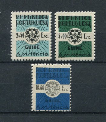 1967 - Imposto Postal. Afinsa nº  12A/12c. Assistência. Série completa nova sem goma como emitidos. Em boas condições.