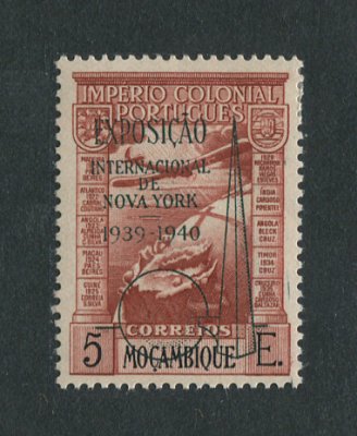 1938 - Correio Aéreo. Afinsa nº 7A. Império Colonial Português. 5$00 com sob. ''Expo. International de N. Y.''. Novo, COM CHARNEIRA (*) e goma original. Em boas condições.