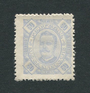 1893 - Afinsa nº 34a. D. Carlos I. Selo de 50 reis novo sem goma. Denteado 12 1/2, papel pontinhado. Em boas condições.
