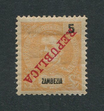 1911 - Afinsa nº 56. D. Carlos I com sobrecarga REPUBLICA. Selo de 5r novo COM CHARNEIRA (*) e goma original. ERRO, SOBRECARGA INVERTIDA. Em boas condições.