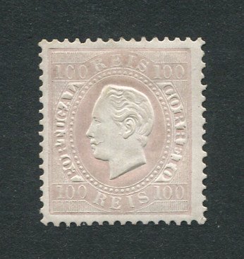 1870/6 - Afinsa nº 43f. D. Luis I, fita direita. Selo de 100 reis NOVO COM CHARNEIRA (*) e com goma original. Papel porcelana, denteado 12 1/2. Em boas condições.