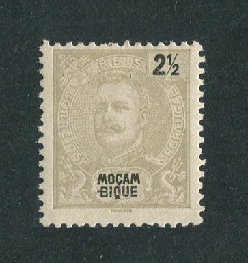 1898 - Afinsa nº 53. D. Carlos I. Selo de 2 1/2r novo, COM CHARNEIRA (*) e goma original. Em boas condições.
