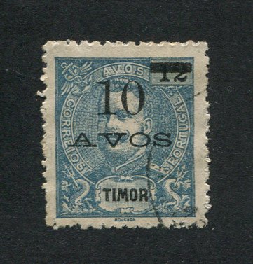 1905 - Afinsa nº 111. D. Carlos I com sobretaxa. Selo de 10a/12a usado. Em boas condições.