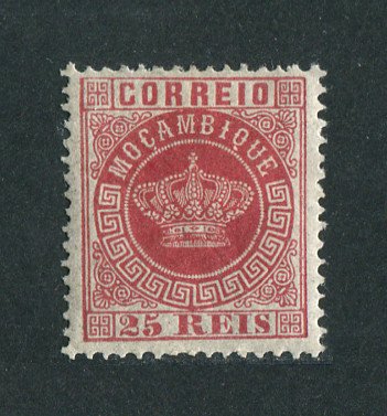 1876 - Afinsa nº 4. Tipo Coroa. Selo de 25 reis novo, COM CHARNEIRA (*) e goma original. CARMIM ROSA. Denteado 12 1/2. Em boas condições.