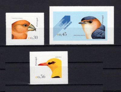 2004 - Afinsa nº 3100/3102. Aves de Portugal (5º grupo). SELOS AUTOADESIVOS DA CADERNETA. Série completa nova. Em boas condições.