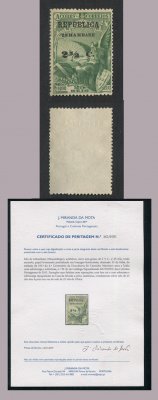 1913 - Afinsa nº 50a. ERRO, SOBRECARGA SOBRE SELO DOS AÇORES (em vez de África). Selo de 2 1/2c/25r novo, sem goma. Com CERTIFICADO DE PERITAGEM (CERTIFICATE). Em boas condições