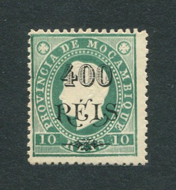 1903 - Afinsa nº 75b. D. Luis I com sobretaxa. Selo de 400r/10r novo, SEM GOMA. Papel pontinhado, denteado 12 1/2. Em boas condições.