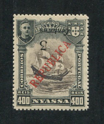 1921 - Afinsa nº 88a. D. Manuel II com sobretaxa e sobrecarga. Selo de 3c/400r novo SEM CHARNEIRA (**) e com goma original. SOBRECARGA INVERTIDA. Em boas condições.