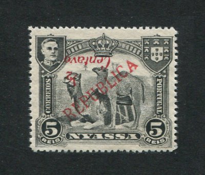 1921 - Afinsa nº 83a. D. Manuel II com sobretaxa e sobrecarga. Selo de 1/2c/5r novo, SEM GOMA. SOBRECARGA INVERTIDA. Em boas condições.