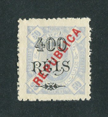 1915 - Afinsa nº 177a. D. Carlos I com sobrecarga local REPUBLICA. Selo de 400r/50r novo sem goma como emitido. Papel pontinhado, denteado 12 1/2. Em boas condições.