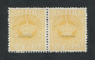 1870 - Afinsa nº 2. Reimpressões de 1885. Tipo Coroa. Par de 10r novos sem goma como emitidos. Selo de lado esquerdo com DUPLA SOBRECARGA PROVA. Em boas condições.