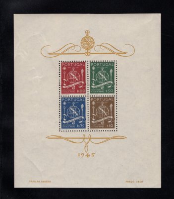 1945 - Bloco nº 9. Centenário da Escola Naval. Novo SEM CHARNEIRA (**) e com goma original. Em boas condições. (LER DESCRIÇÃO)