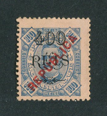 1915 - Afinsa nº 179. D. Carlos I com sobrecarga local REPUBLICA. Selo de 400r/300r novo sem goma como emitido. Em boas condições.
