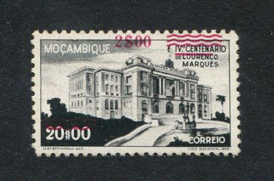1946 - Afinsa nº 318. Selo de 2$00/20$00 novo sem goma. SOBRECARGA DESLOCADA. Em boas condições.