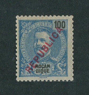 1917 - Afinsa nº 194. D. Carlos I com sobrecarga local REPUBLICA. Selo de 100r novo SEM GOMA. Em boas condições.