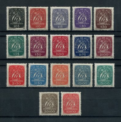 1943 - Afinsa nº 617/633. Caravela. Série completa nova, COM CHARNEIRA (*) e goma original. Em boas condições.