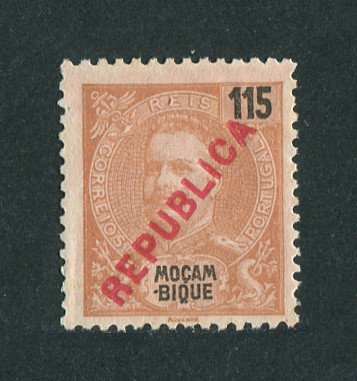 1917 - Afinsa nº 195. D. Carlos I com sobrecarga local REPUBLICA. Selo de 115r novo SEM GOMA. Em boas condições.