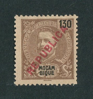 1917 - Afinsa nº 196. D. Carlos I com sobrecarga local REPUBLICA. Selo de 130r novo SEM GOMA. Em boas condições.