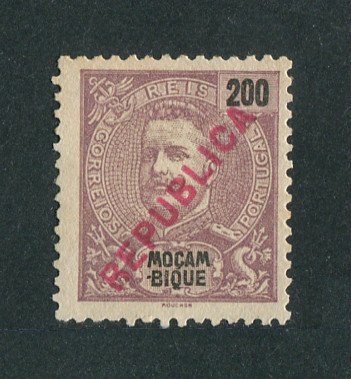 1917 - Afinsa nº 197. D. Carlos I com sobrecarga local REPUBLICA. Selo de 200r novo SEM GOMA. Em boas condições.