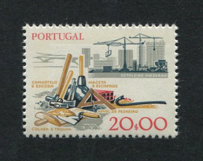 1978 - Afinsa nº 1374b. Instrumentos de Trabalho. Selo de 20$00 novo SEM CHARNEIRA (**) e com goma original. COM FÓSFORO COMPRIDO. Em boas condições.