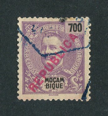 1917 - Afinsa nº 200. D. Carlos I com sobrecarga local REPUBLICA. Selo de 700r USADO. Em boas condições.