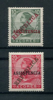 1911 - Imposto Postal Telegráfico. Afinsa nº 1/2. D. Manuel II com sobrecarga REPUBLICA e ASSISTENCIA. Série completa nova, COM CHARNEIRA (*) e goma original. Todos em papel esmalte. Em boas condições.