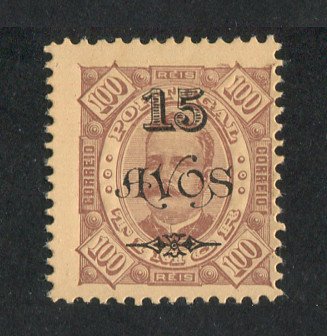 1902 - Afinsa nº 93. D. Carlos I com sobretaxa. Selo de 15a/100r novo sem goma como emitido. Em boas condições.