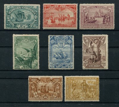 1898 - Afinsa nº 33/40. 4º Centenário da Descoberta do Caminho Maritimo para a India. Série completa nova, COM CHARNEIRA (*) e goma original. Em boas condições.