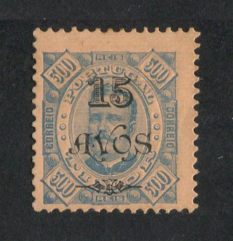 1902 - Afinsa nº 94. D. Carlos I com sobretaxa. Selo de 15a/300r novo sem goma como emitido. Em boas condições.