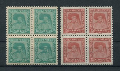 1935 - Afinsa nº 568a/569a. Infante D. Henrique. Séries completas novas SEM CHARNEIRA (**) e com goma original. EM QUADRAS. PAPEL LISO - SEM ACENTO. Em boas condições.