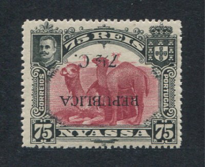 1918 - Afinsa nº 73a. D. Carlos I com sobretaxa e sobrecarga. Selo de 7 1/2c/75r novo SEM CHARNEIRA (**) e com goma original. SOBRETAXA INVERTIDA .Em boas condições.