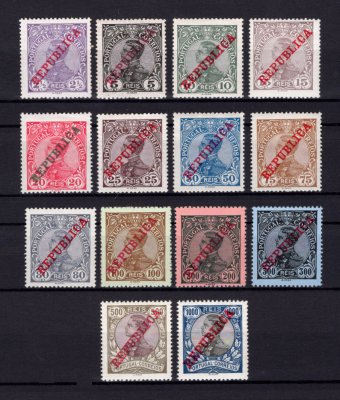 1910 - Afinsa nº 170/183. D. Manuel II com sobrecarga República. Série completa nova SEM CHARNEIRA (**) e com goma original. Em boas condições.