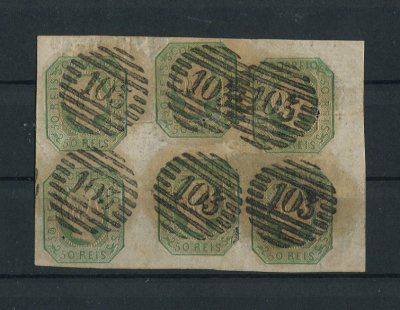 1855/56 - Afinsa nº 8. D. Pedro V, cabelos lisos. Selos de 50 reis EM BLOCO DE 6. Usados. Apresenta um vinco e alguns cunhos ligeiramente abertos. Carimbo nº 103 - Barcelos.