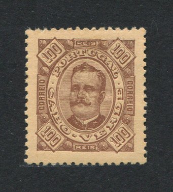 1893 - Afinsa nº 33a. D. Carlos I. Selo de 100 reis novo COM CHARNEIRA (*) e goma original. Denteado 12 1/2. Em boas condições.